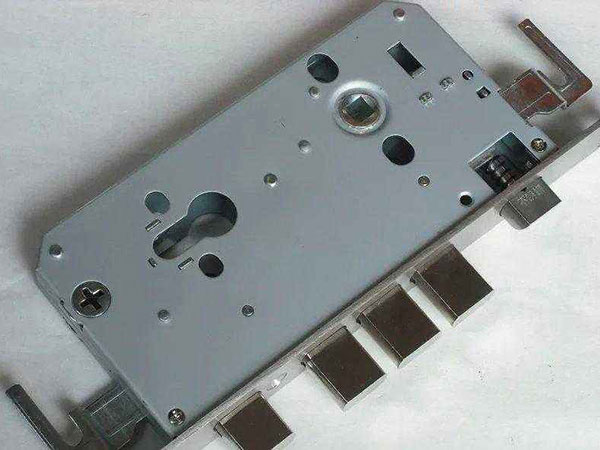 东兴24小时上门开锁公司